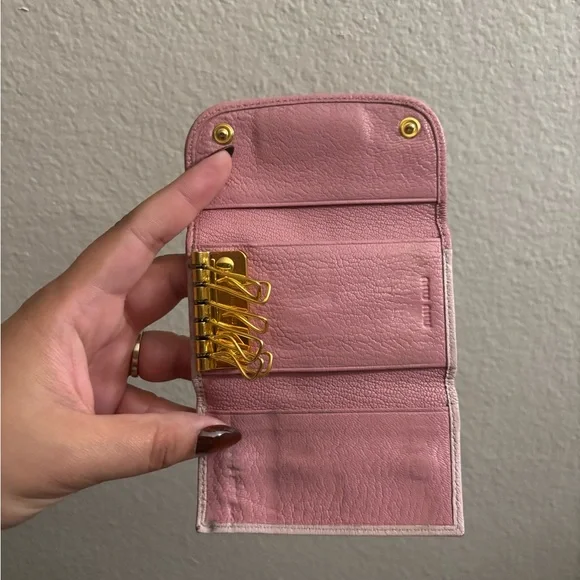 Miu miu two toned bicolor key case pink x light pink 6 keys - Picture 5 of 7